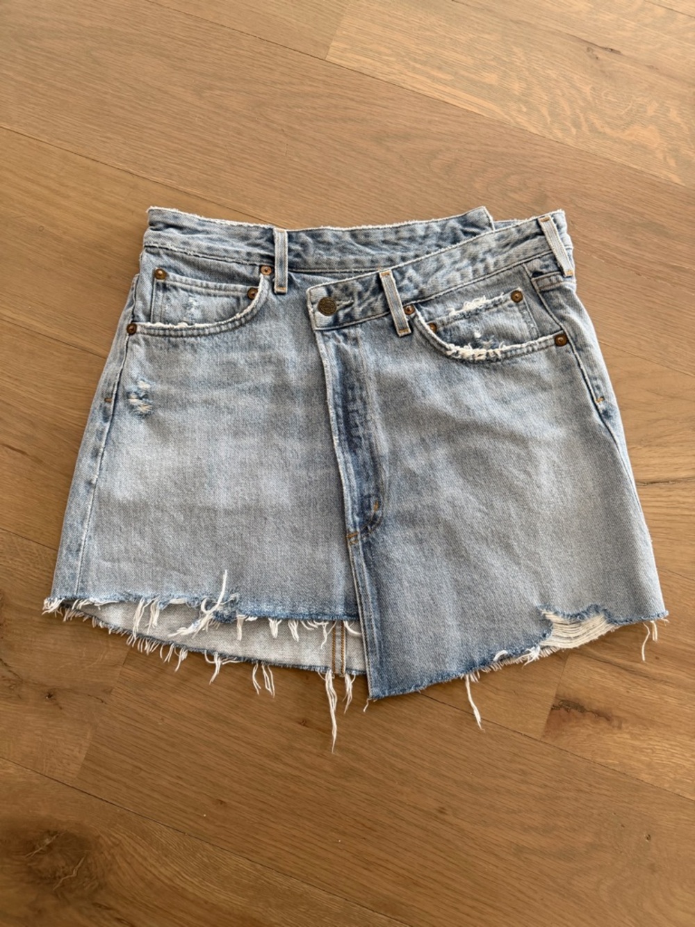 AGOLDE Criss Cross Denim Skirt. Never worn! size 27